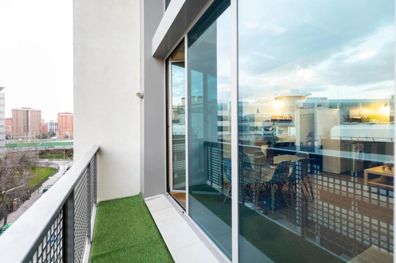 Apartamento de 1 Quarto com Varanda